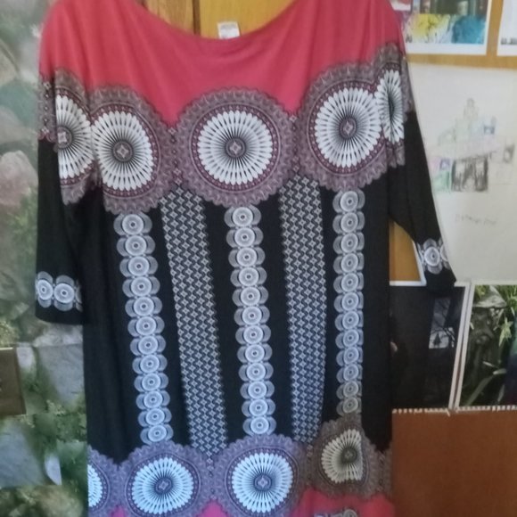 Unique Dress With Designs - Picture 6 of 6